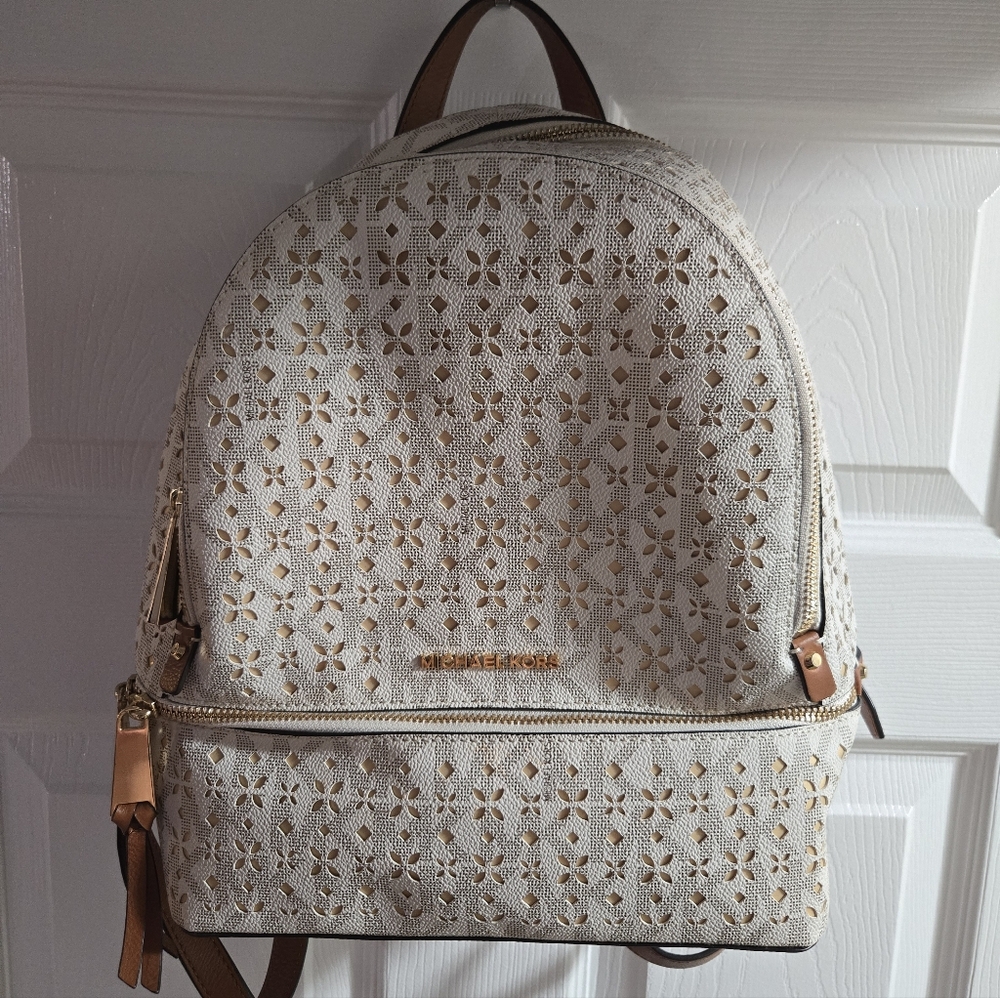 Micheal kors backpack Like New